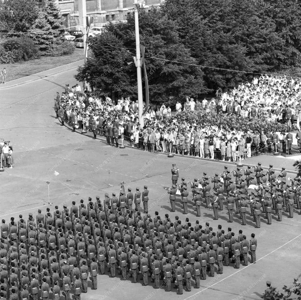 Nemzeti ünnep - Tisztavatás a Kossuth téren