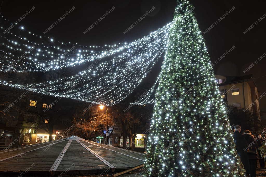 Ünnep - Karácsonyi díszkivilágítás Pesterzsébeten