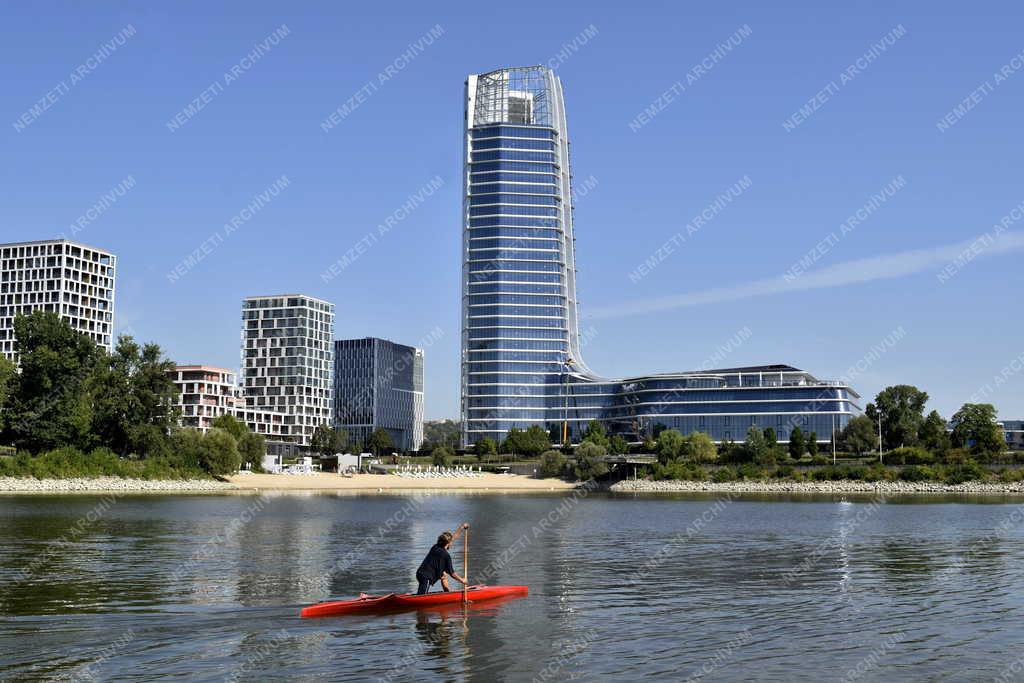 Városkép - Budapest - Átadás előtt a MOL Campus a Lágymányosi-öbölnél