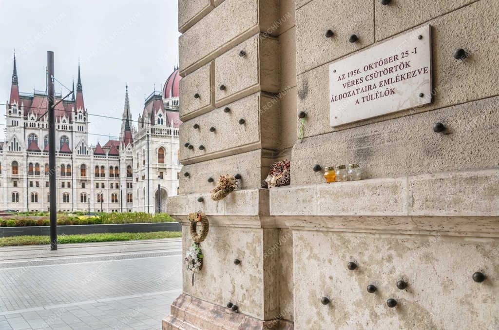 Emlékhely - Budapest - Kossuth téri sortűz 