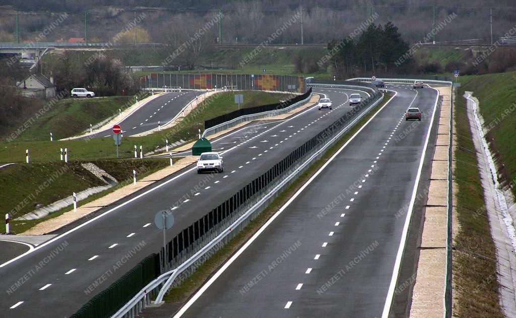 Közlekedés - Várpalota - A 8-as főút várost elkerülő új szakasza