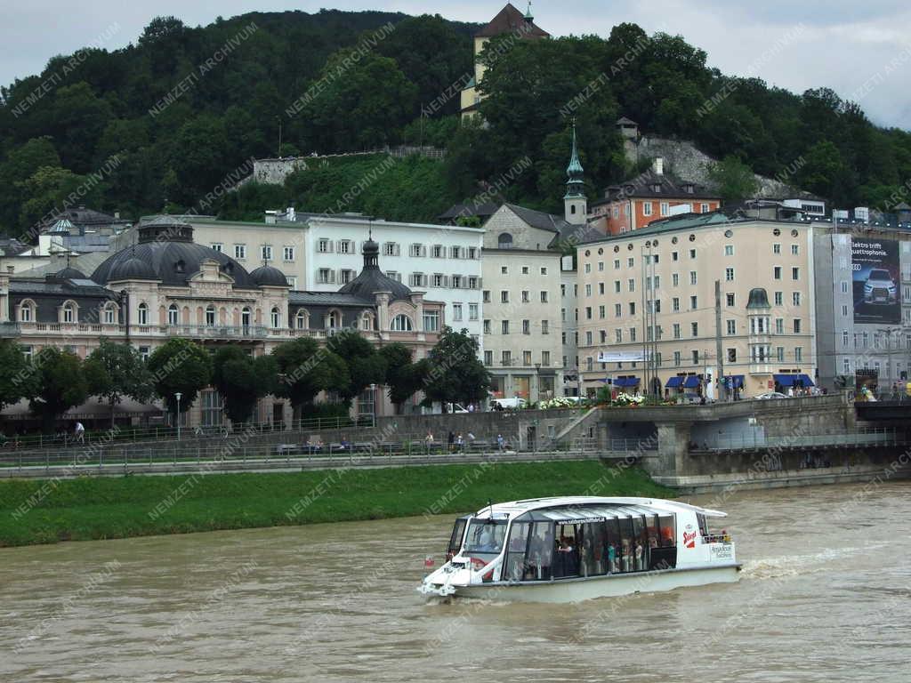 Idegenforgalom - Salzburg - Zenehajó a Salzach folyón