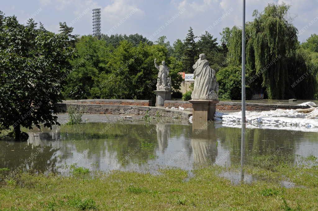 Árvíz - Vác - A Gombás patak kőhídja az árvíz idején