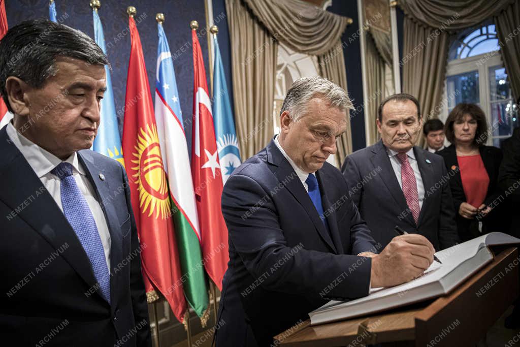 Orbán Viktor a Türk Tanács budapesti képviseletén
