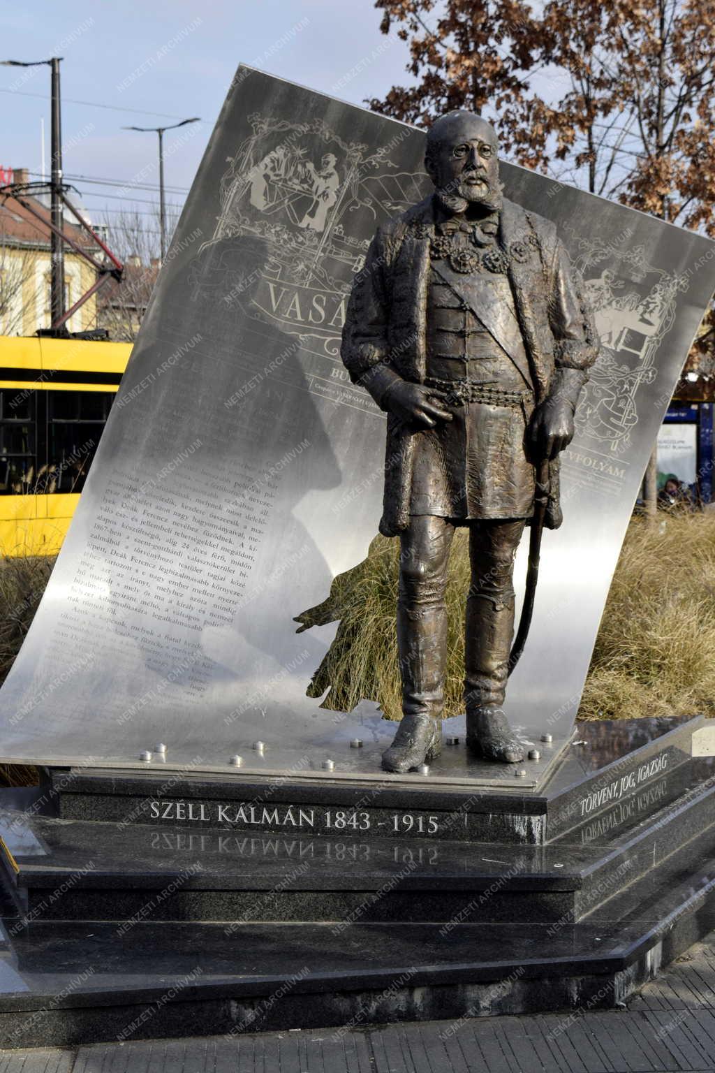 Kultúra - Budapest - Széll Kálmán bronzszobra  