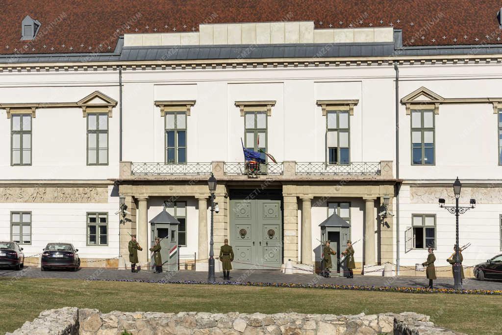 Városkép - Budapest - Őrségváltás a Budai Várban