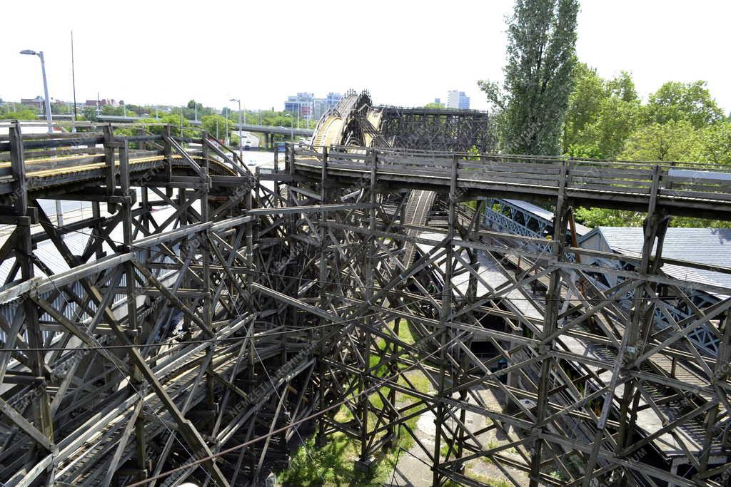 Műemlék - Holnemvolt Park - A Hullámvasút 