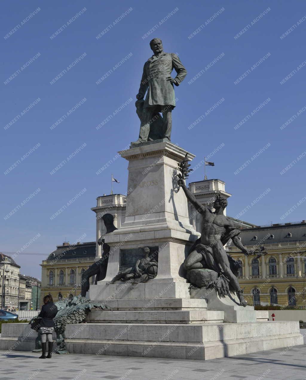 Budapest - Baross Gábor-szobor a Keletinél