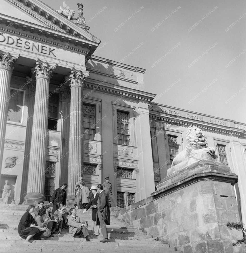 Kultúra - Oktatás - Főiskolások kulturális seregszemléje Szegeden