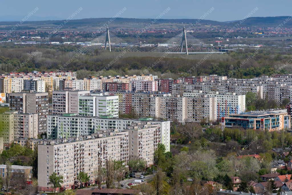 Természet - Városkép - Budapest létképe a Róka-hegyi kőfejtőből