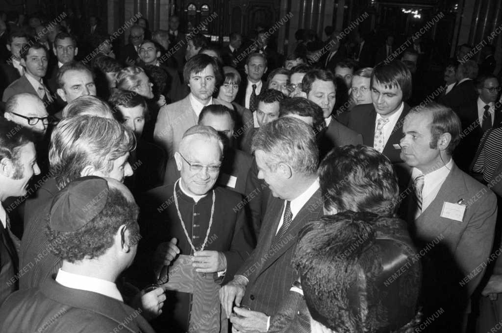 Külkapcsolat - Hazaérkezett a Szent Korona - Átadási ünnepség