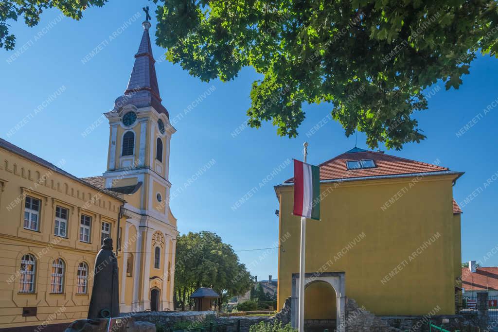 Vallás - Tapolca - Nagyboldogasszony templom