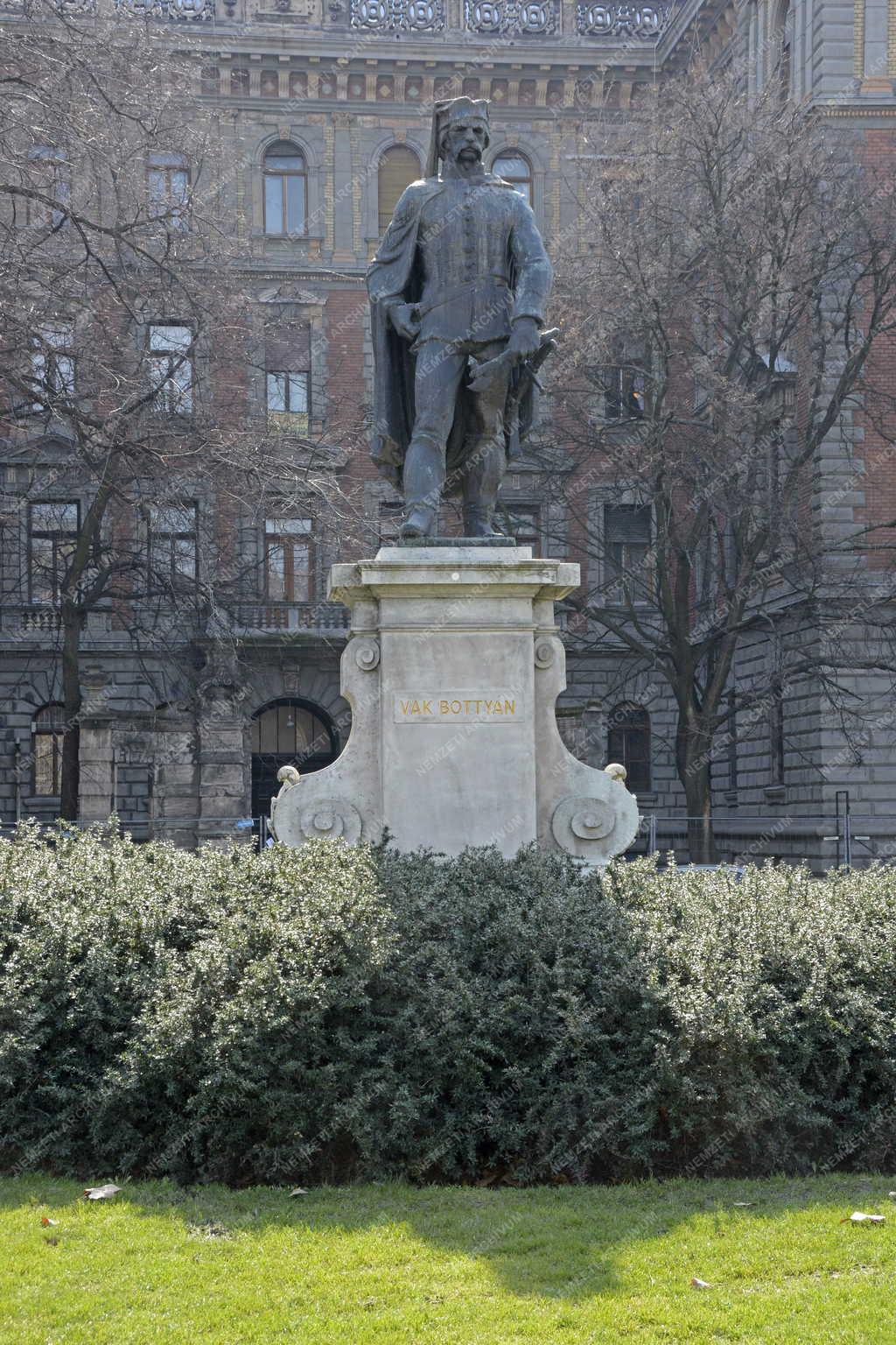 Műalkotás - Budapest - Vak Bottyán szobra