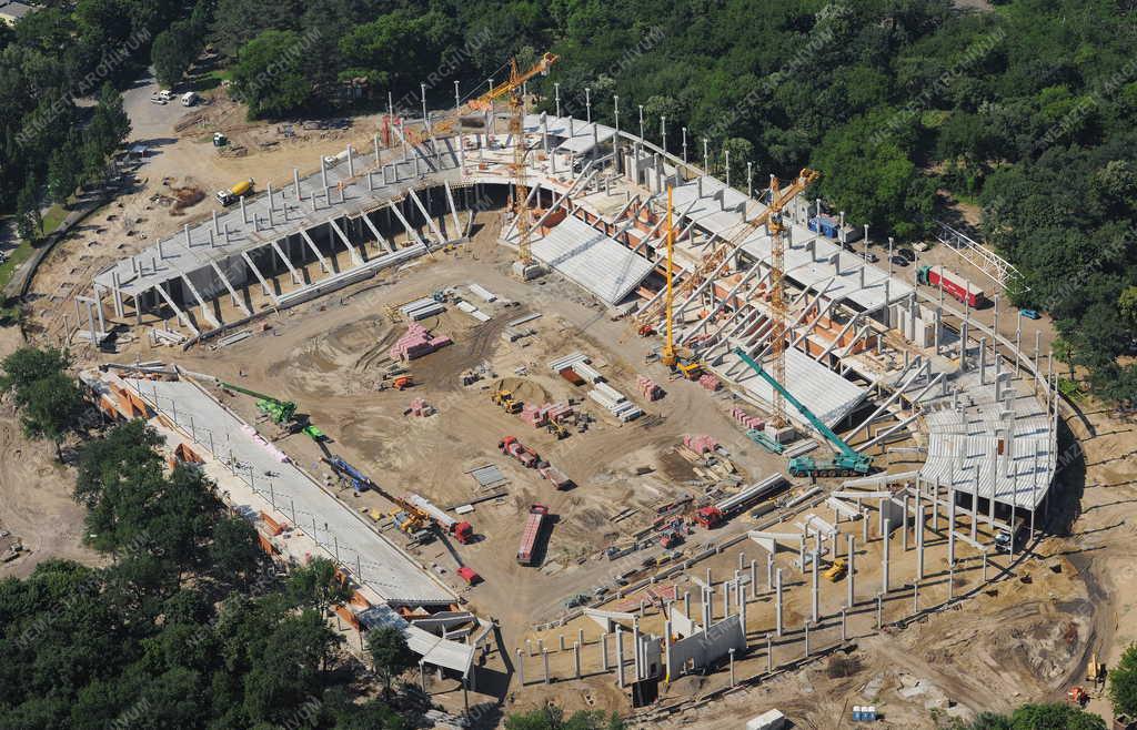 Sportlétesítmény - Debrecen - Épül a Nagyerdei Stadion 