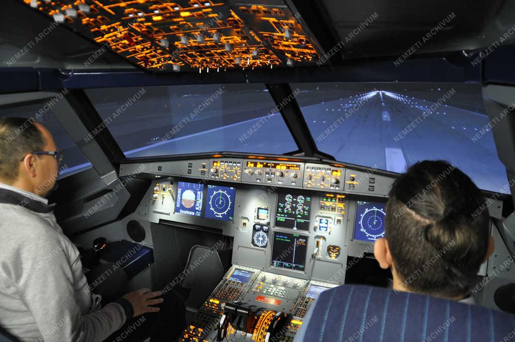 Oktatás - Budapest - Airbus szimulátoron tanulhatnak a diákok