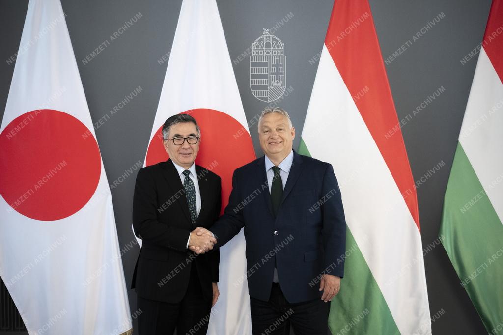 Orbán Viktor a Suzuki elnök-vezérigazgatójával tárgyalt