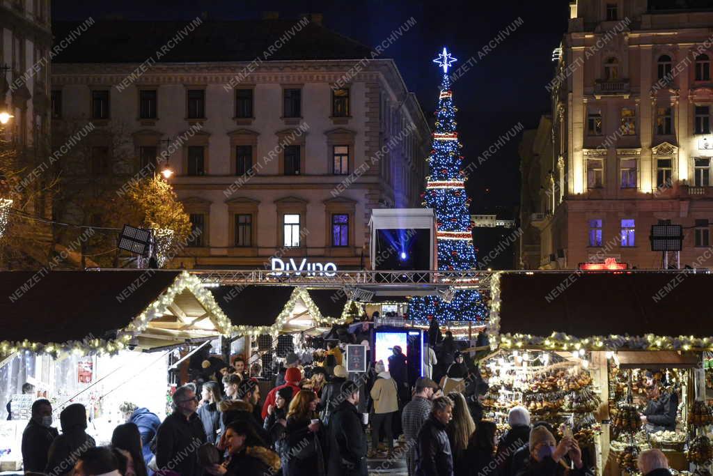 Városkép - Ünnep - Budapest  - Adventi Ünnep a Bazilikánál