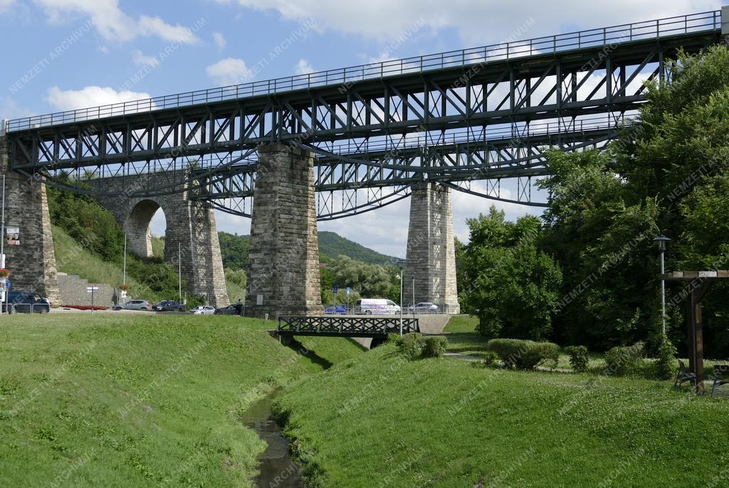 Közlekedés - Biatorbágy - Biatorbágyi vasúti viadukt