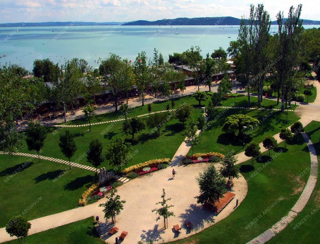 Városkép - Balatonfüred - Díszpark a Tagore sétánynál