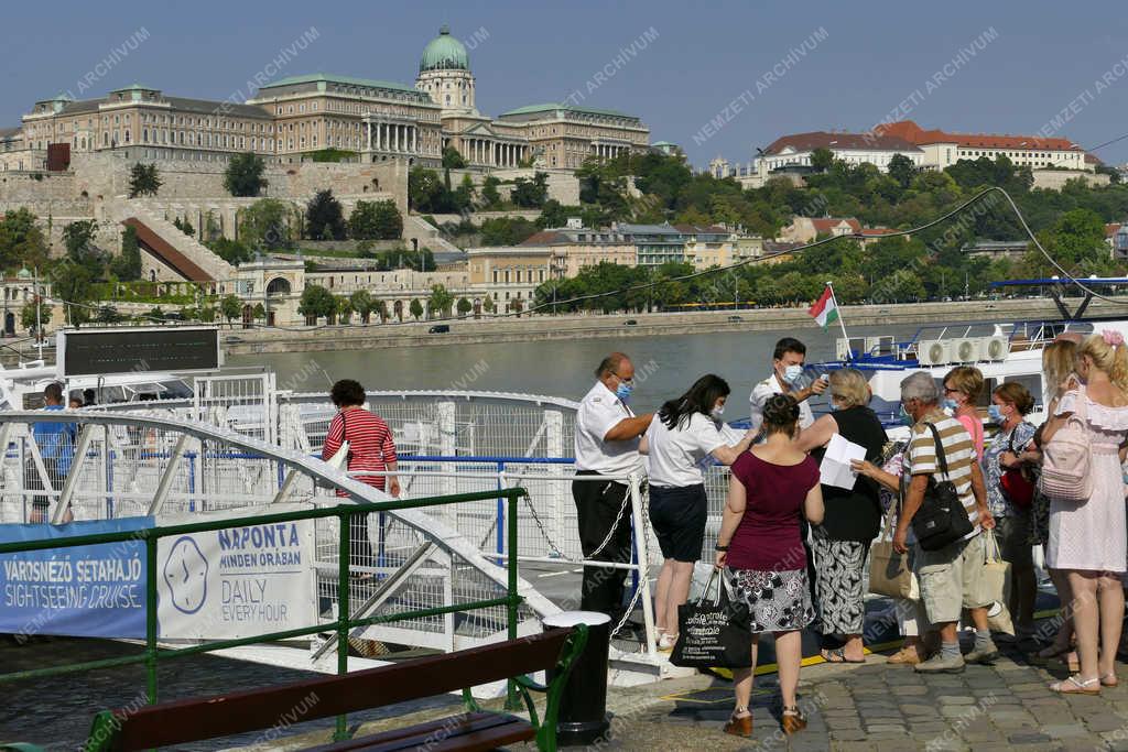 Turizmus - Budapest - Szárnyashajóval Esztergomba