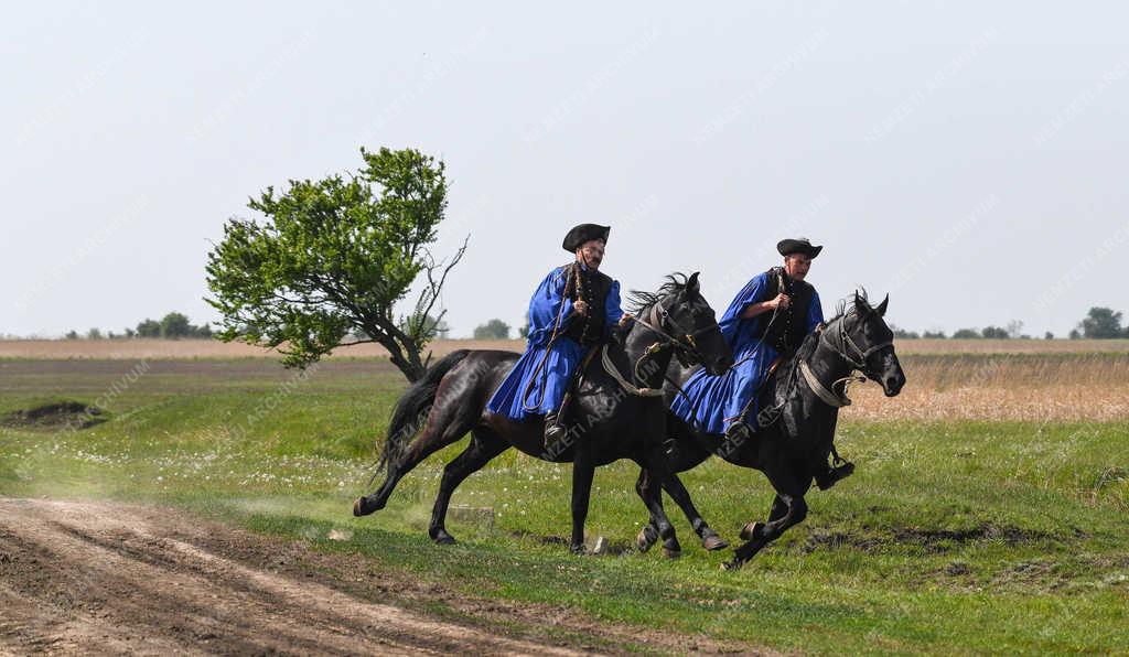 Turizmus - Hortobágy - Csikósok