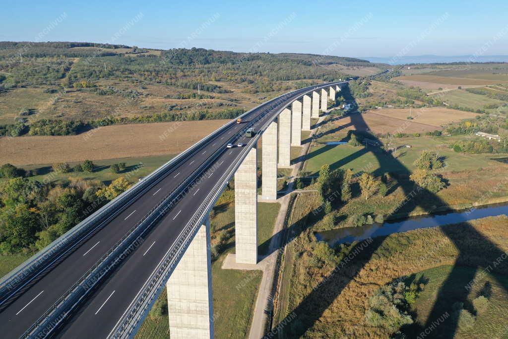 Közlekedés - Kőröshegyi viadukt