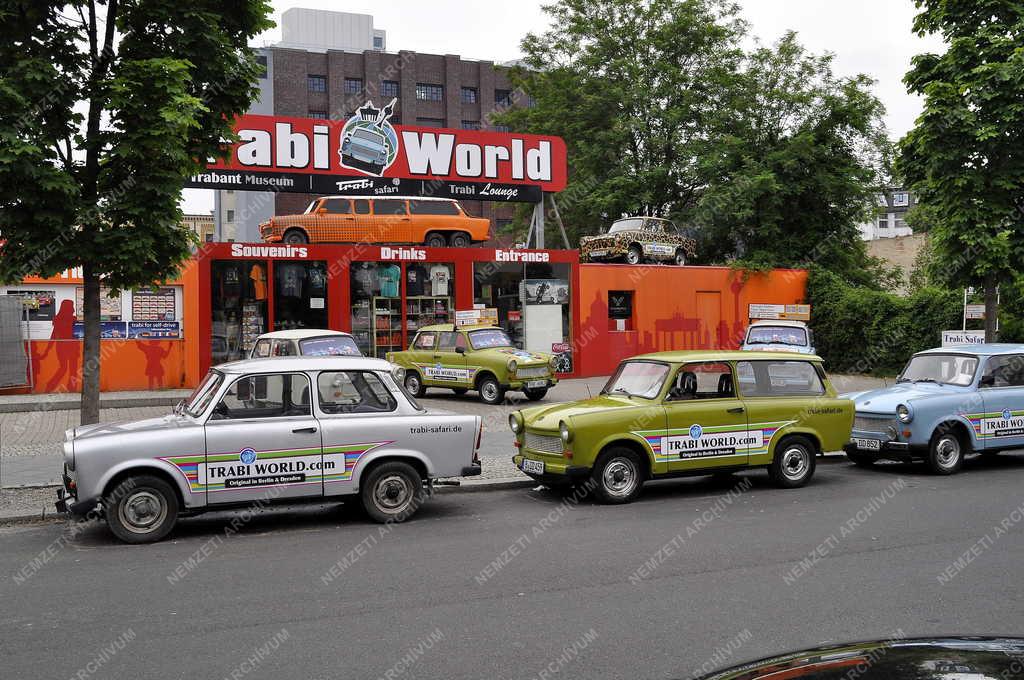 Idgenforgalom - Berlin - Trabi World élményközpont