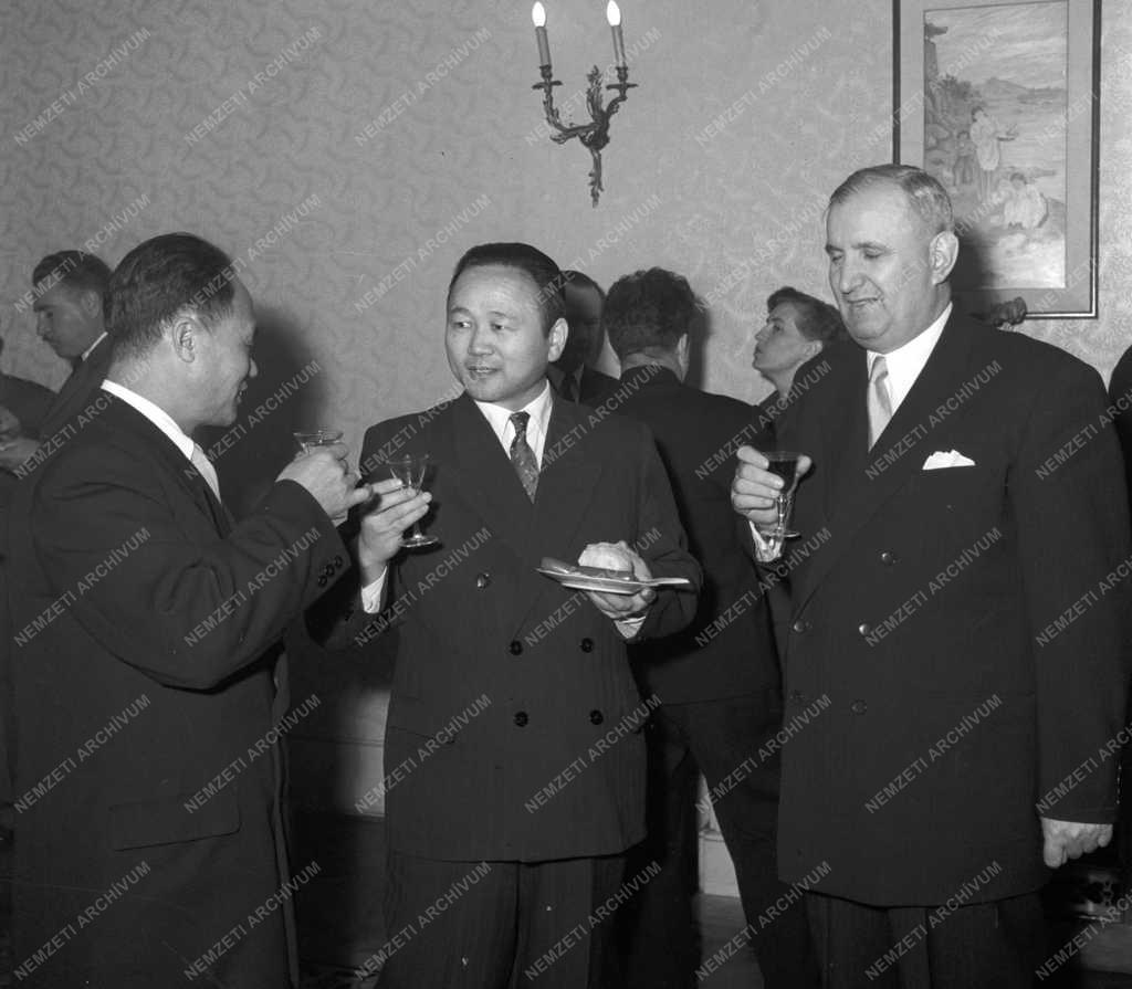 Külkapcsolat - Fogadás a Koreai Néphadsereg Napja alkalmából   