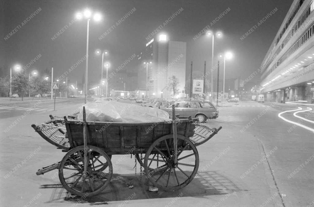 Közlekedés - Városkép - A Déli pályaudvar parkolójában