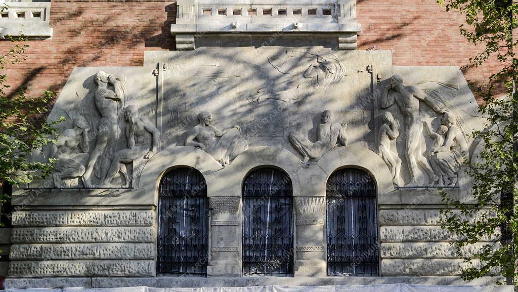 Műalkotás - Budapest - A távbeszélés domborműve