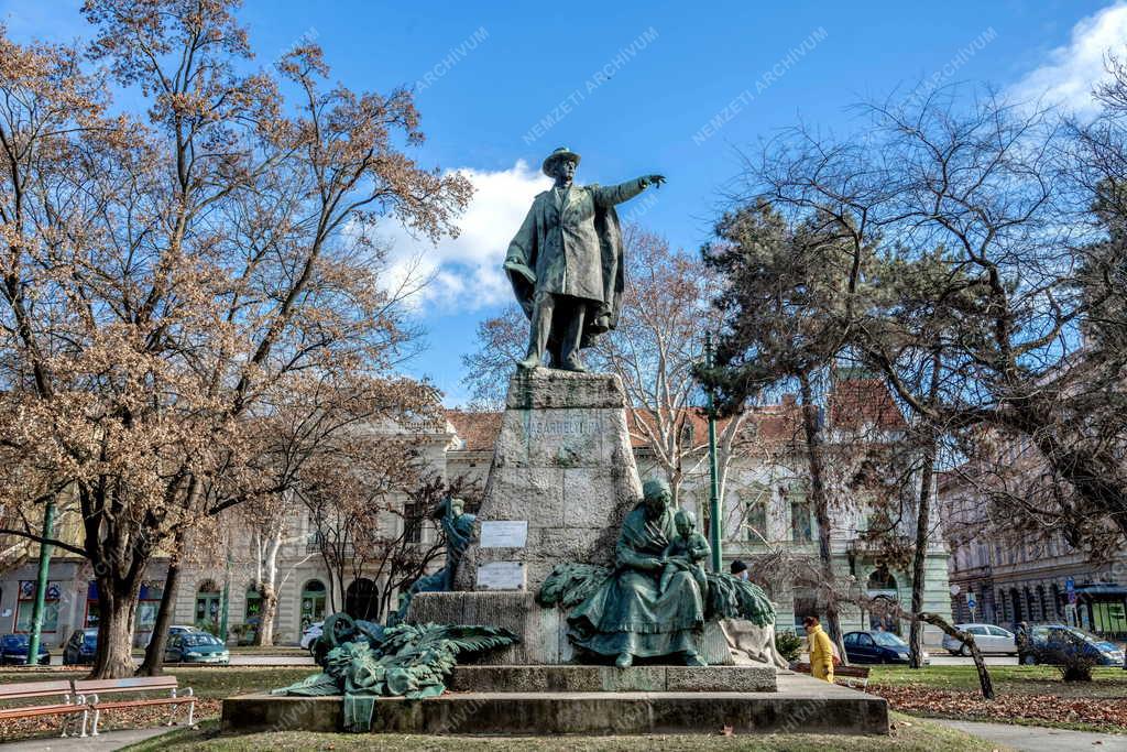 Városkép - Szeged - Vásárhelyi Pál-emlékszobor