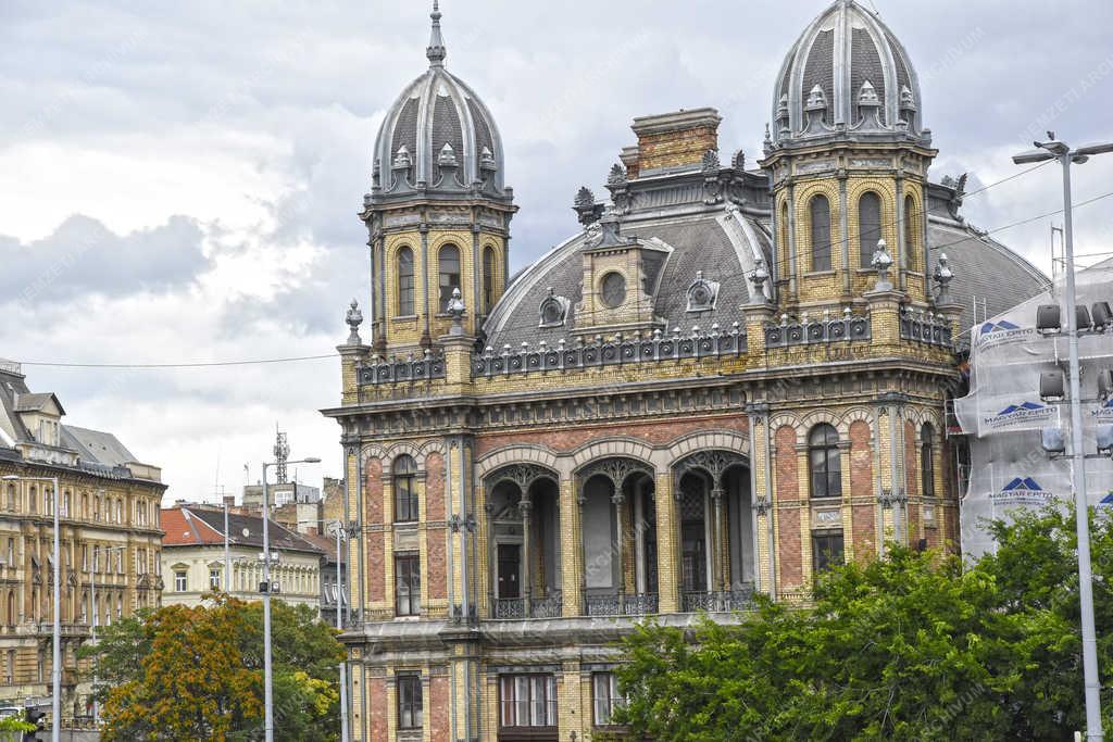 Közlekedés - Budapest - Nyugati pályaudvar tetőfelújítás