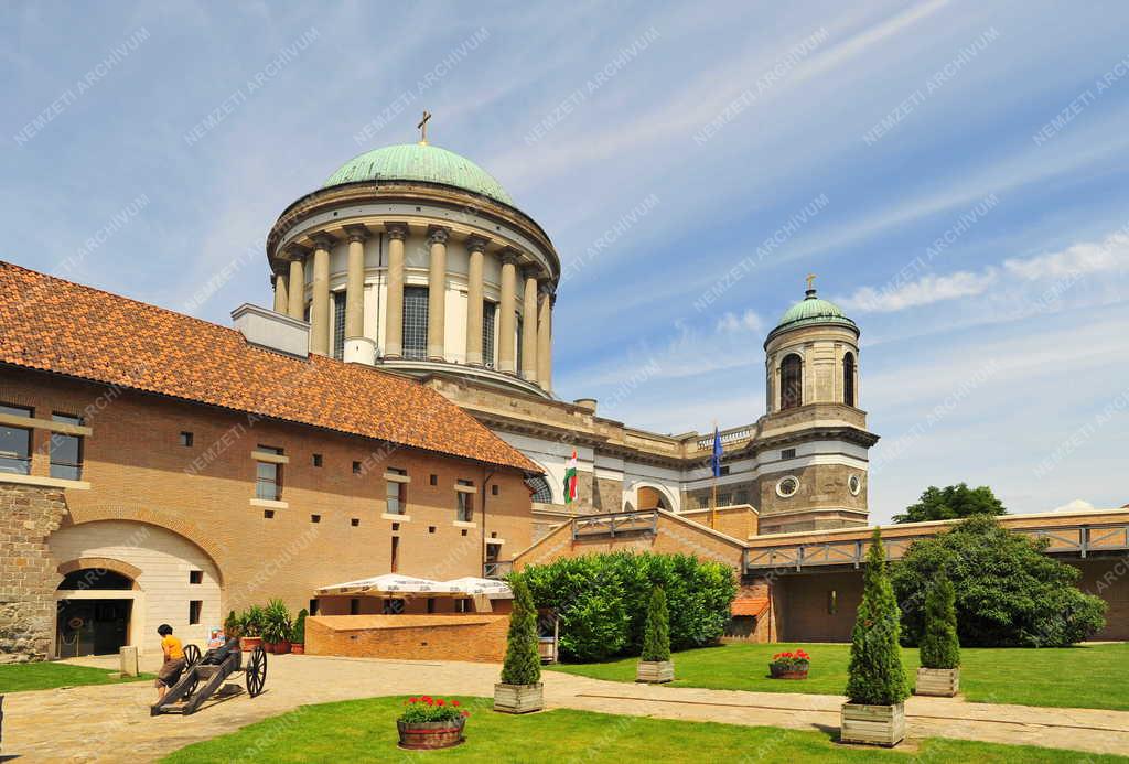 Táj, város - Esztergom - Városkép