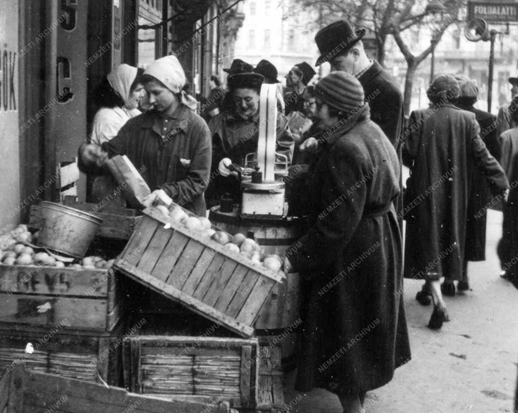 Ötvenhat emléke - Élelmiszerkereskedelem Budapesten