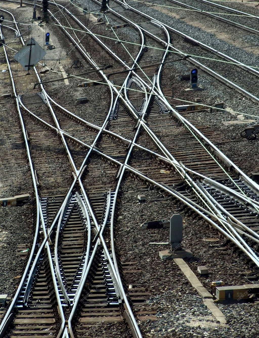 Közlekedés - Komárom - Sínek és váltók a pályaudvaron