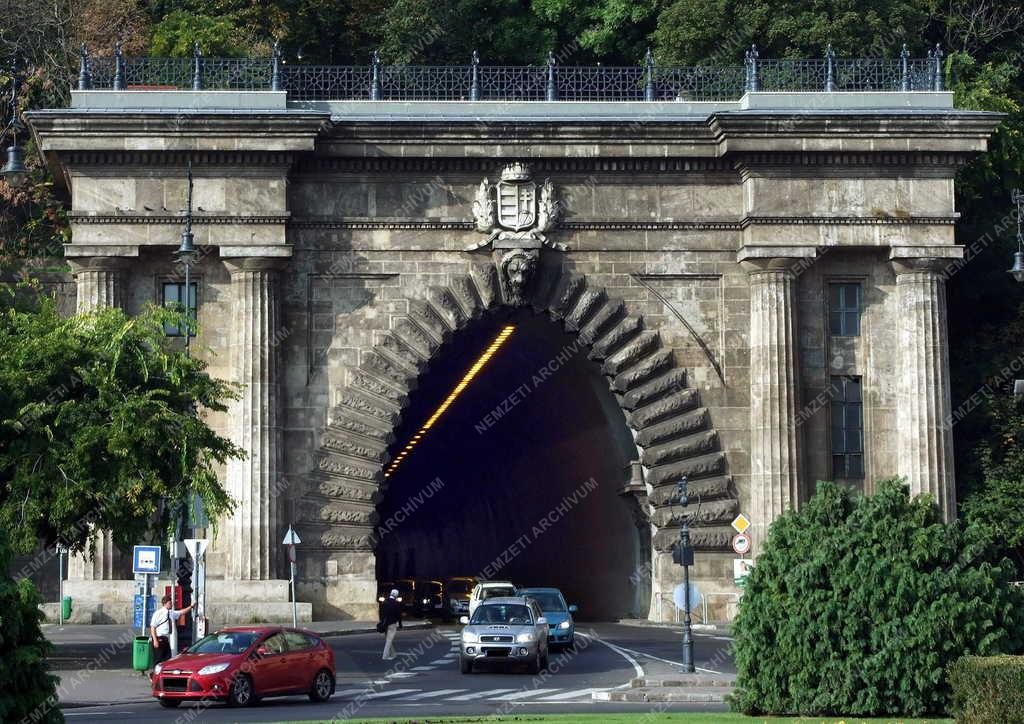 Városkép - Budapest - A Budavári Alagút keleti kapuja