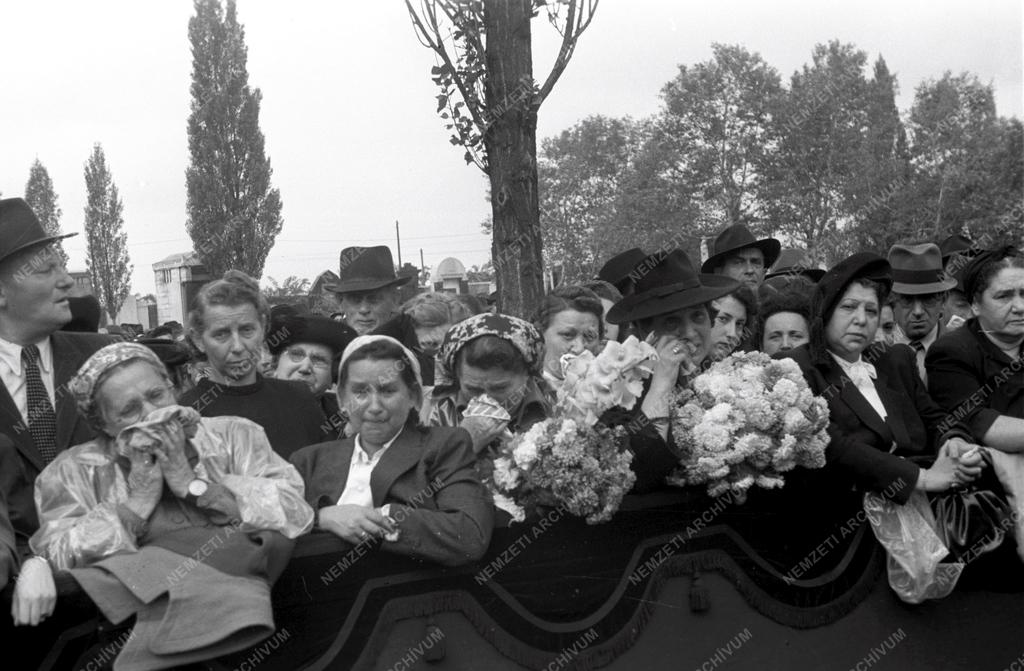 Megemlékezés - Felavatták a zsidó mártírok emlékművét 
