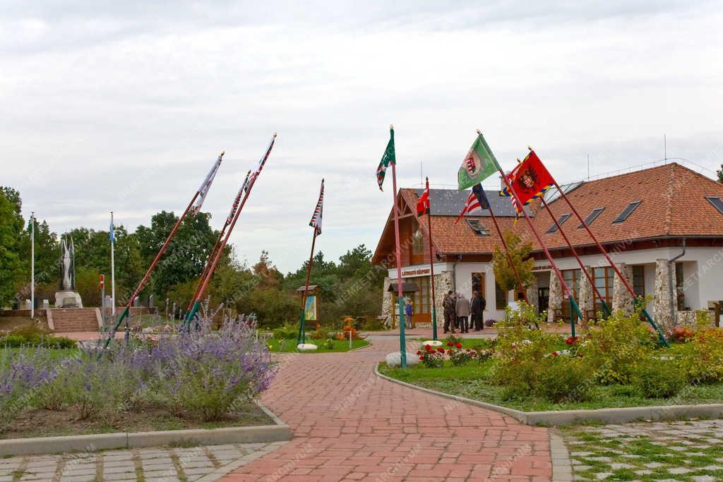 Épület - Pákozd - A Katonai Emlékpark Látogató Központja