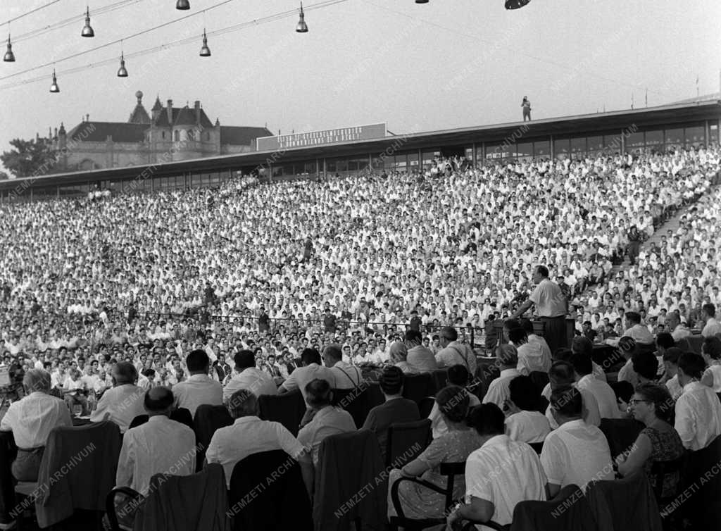 Belpolitika - Magyar–szovjet barátsági nagygyűlés a Kisstadionban