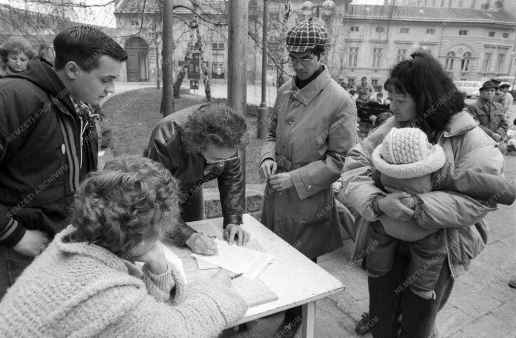 Törvényalkotás - Tüntetés - Demonstráció Szegeden