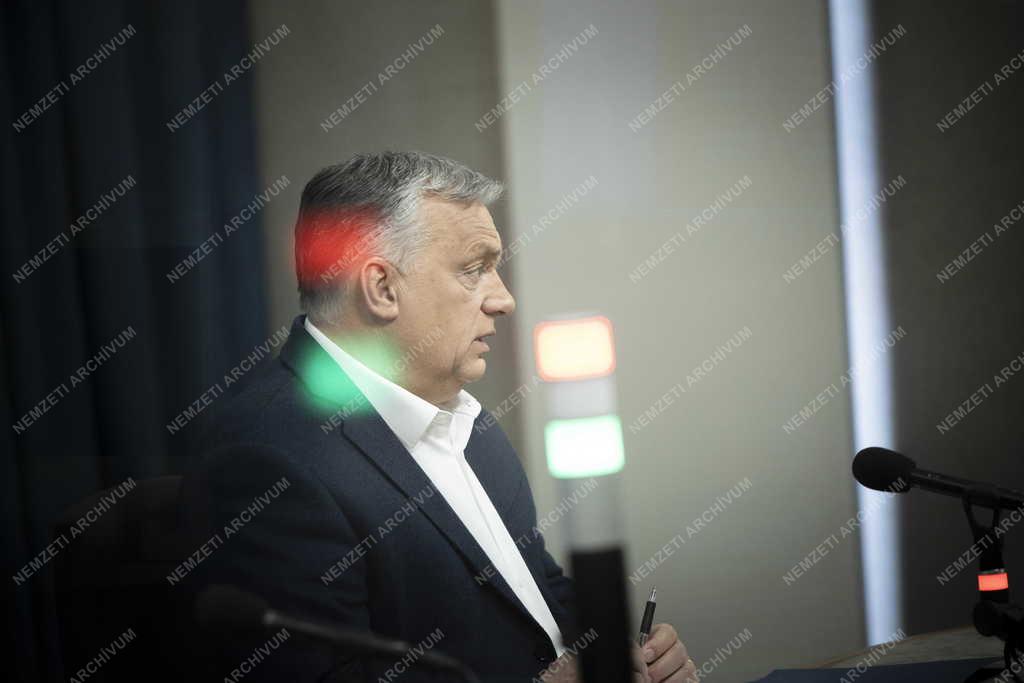 Miniszterelnöki interjú a Kossuth Rádióban