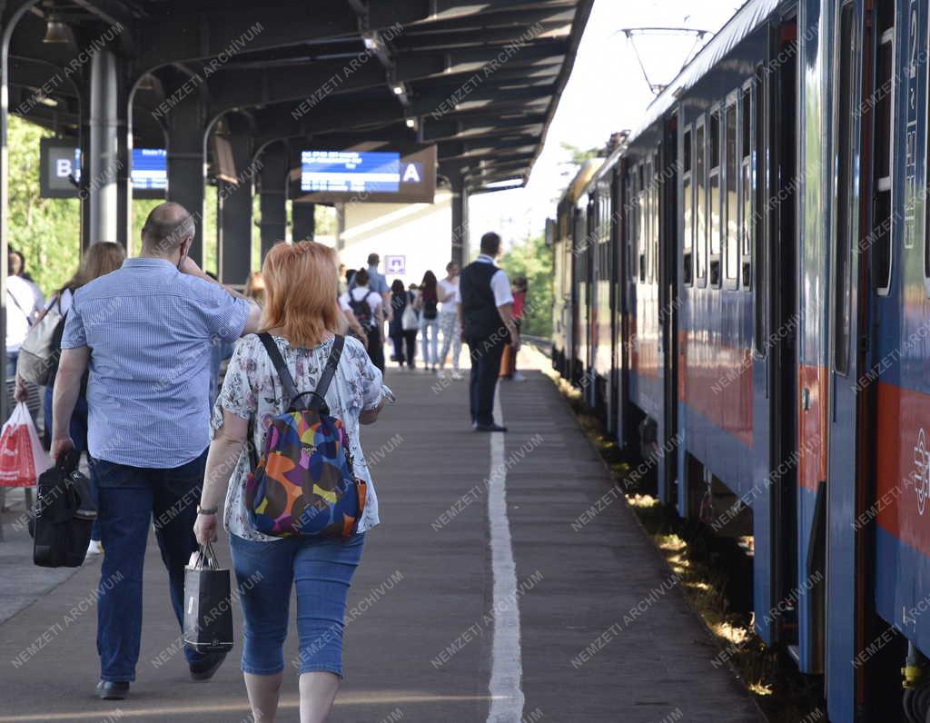 Közlekedés - Forgalom Kőbánya alsó megállóhelyen