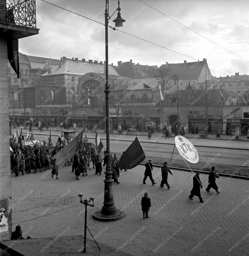 Belpolitika - Pártkongresszusi felvonulás Budapesten