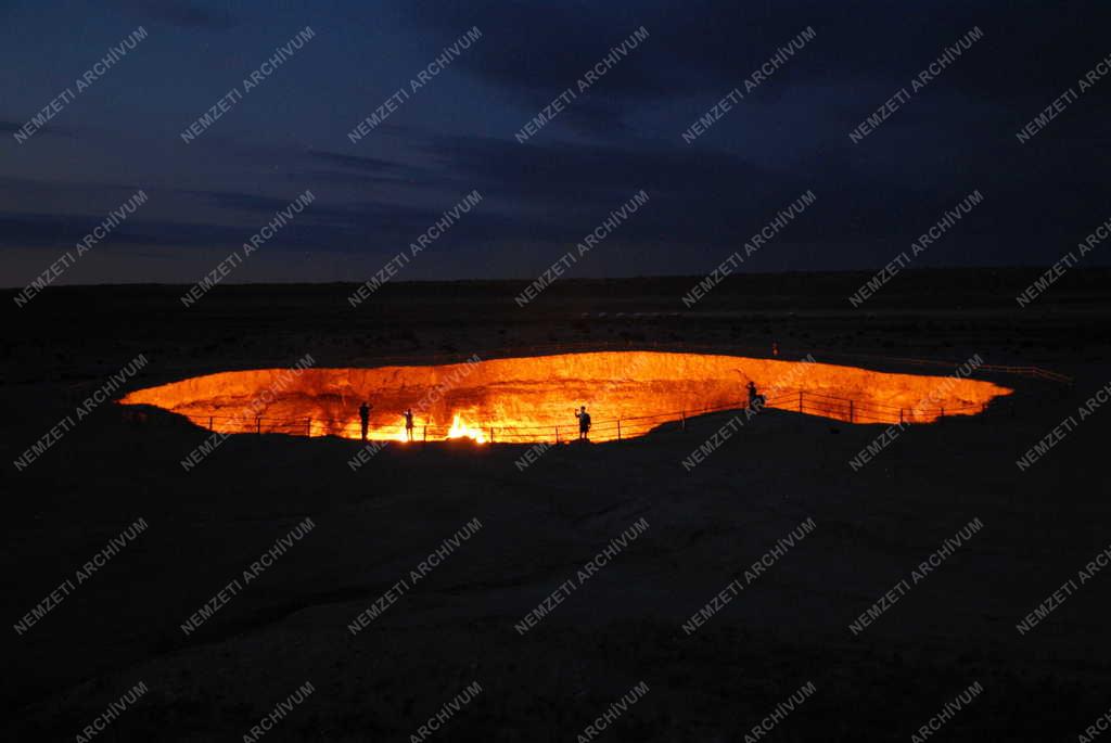 Türkmenisztán - Kara-kum sivatag - Gázkráter