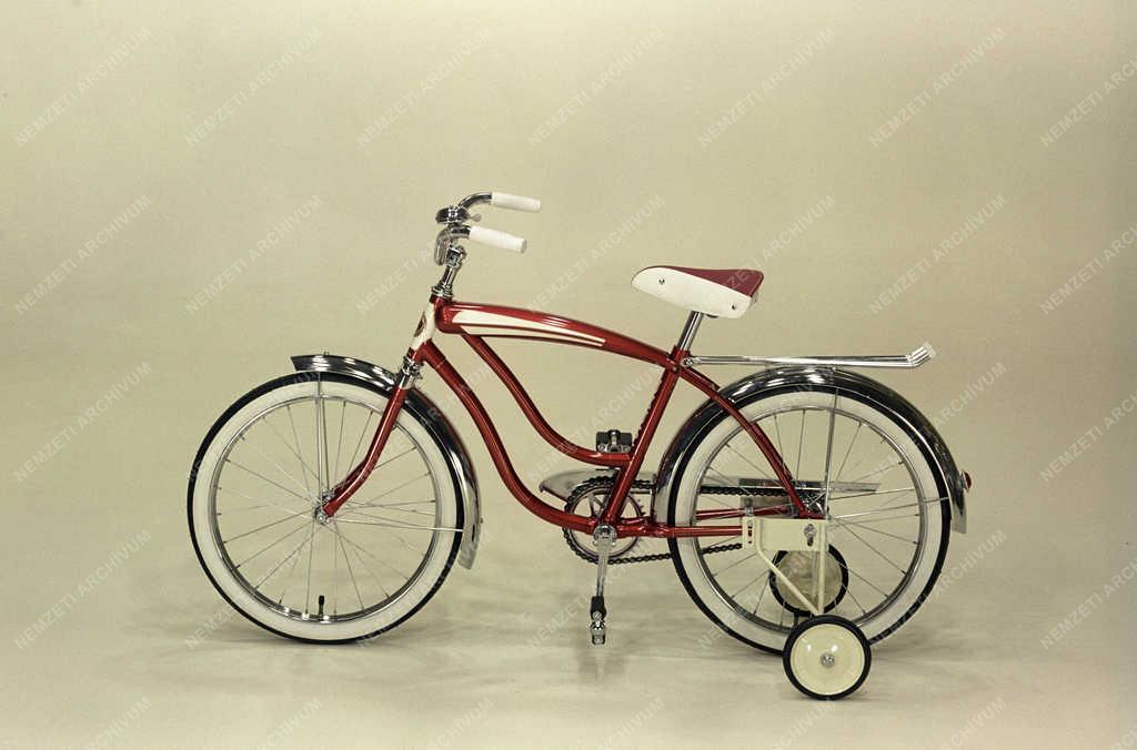 Ipar - Csepeli Kerékpárgyár terméke