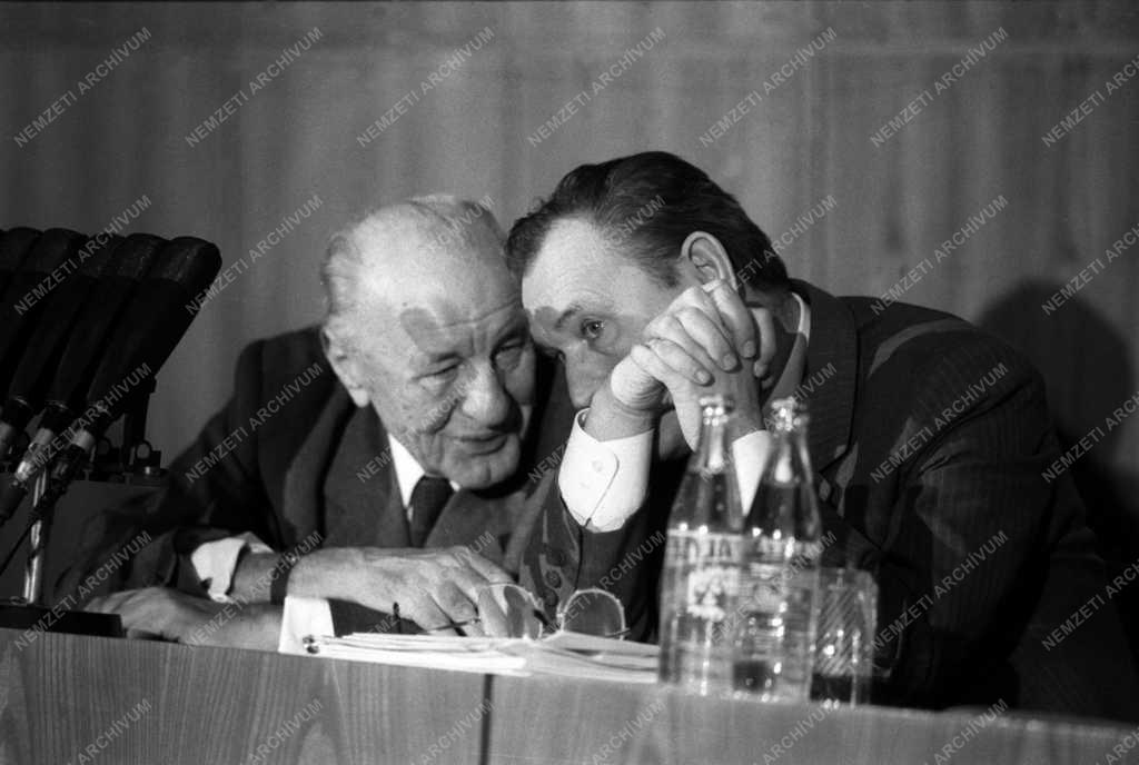 Belpolitika - Pártok - MSZMP KB ülés