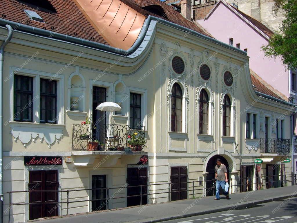 Városkép - Műemlék épület - Egykor fogadó a Batthyány t