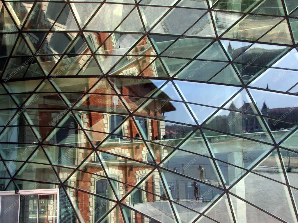 Budapest - A Central European Time épülete