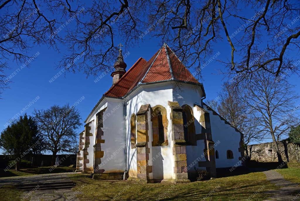 Település - Egyház - Nógrádsáp - Gótikus kerített templom