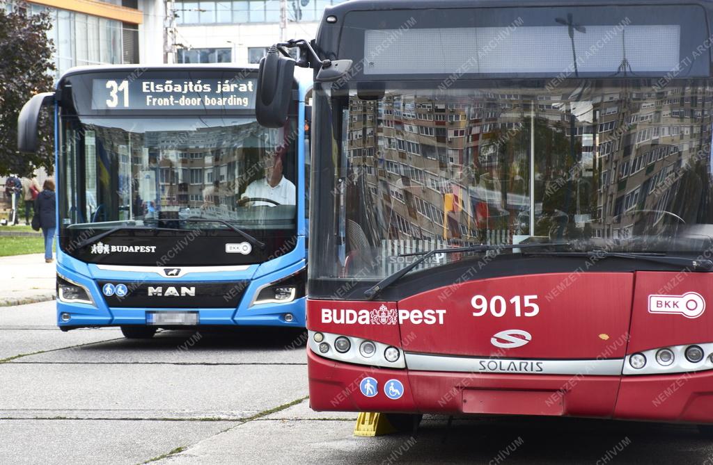 Közlekedés - Budapest - Örs Vezér tere buszvégállomás